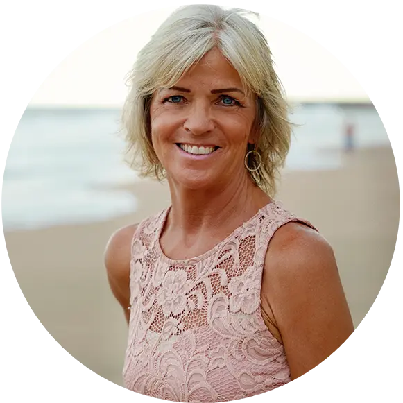 Sharon Cusack – Longevity Coach & Inflammation Specialist Sharon Cusack smiling confidently — wellness expert, longevity coach, and bodywork specialist based in Australia.